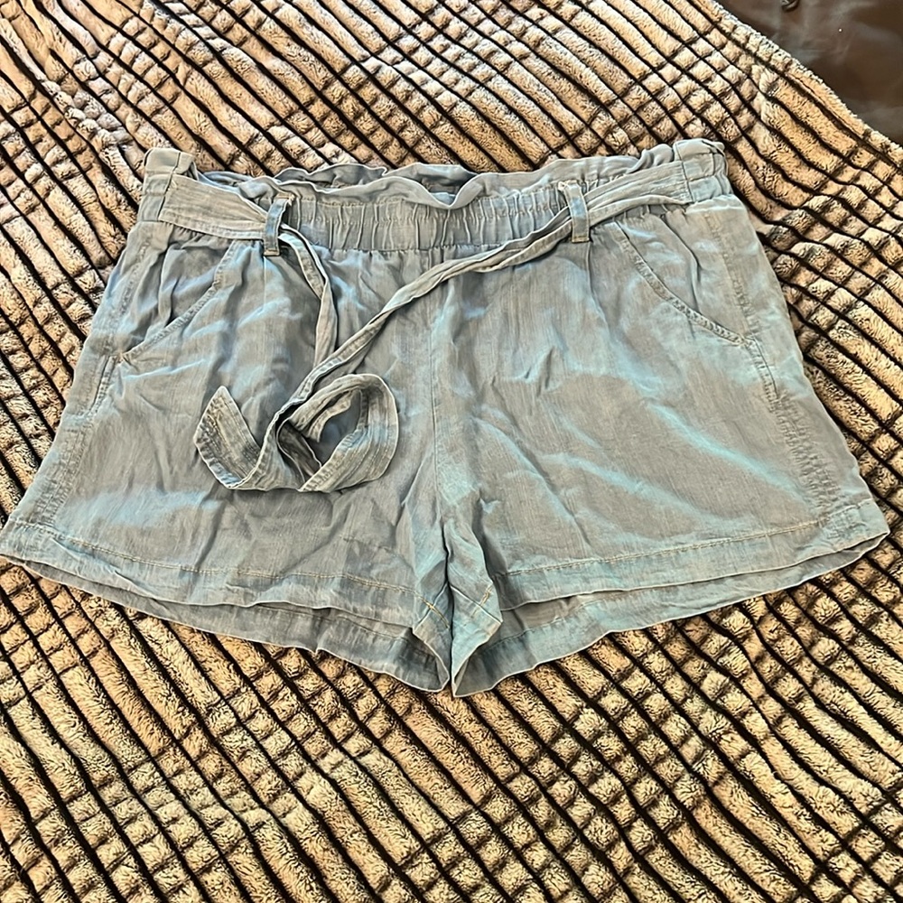 Buckle Chambray Shorts